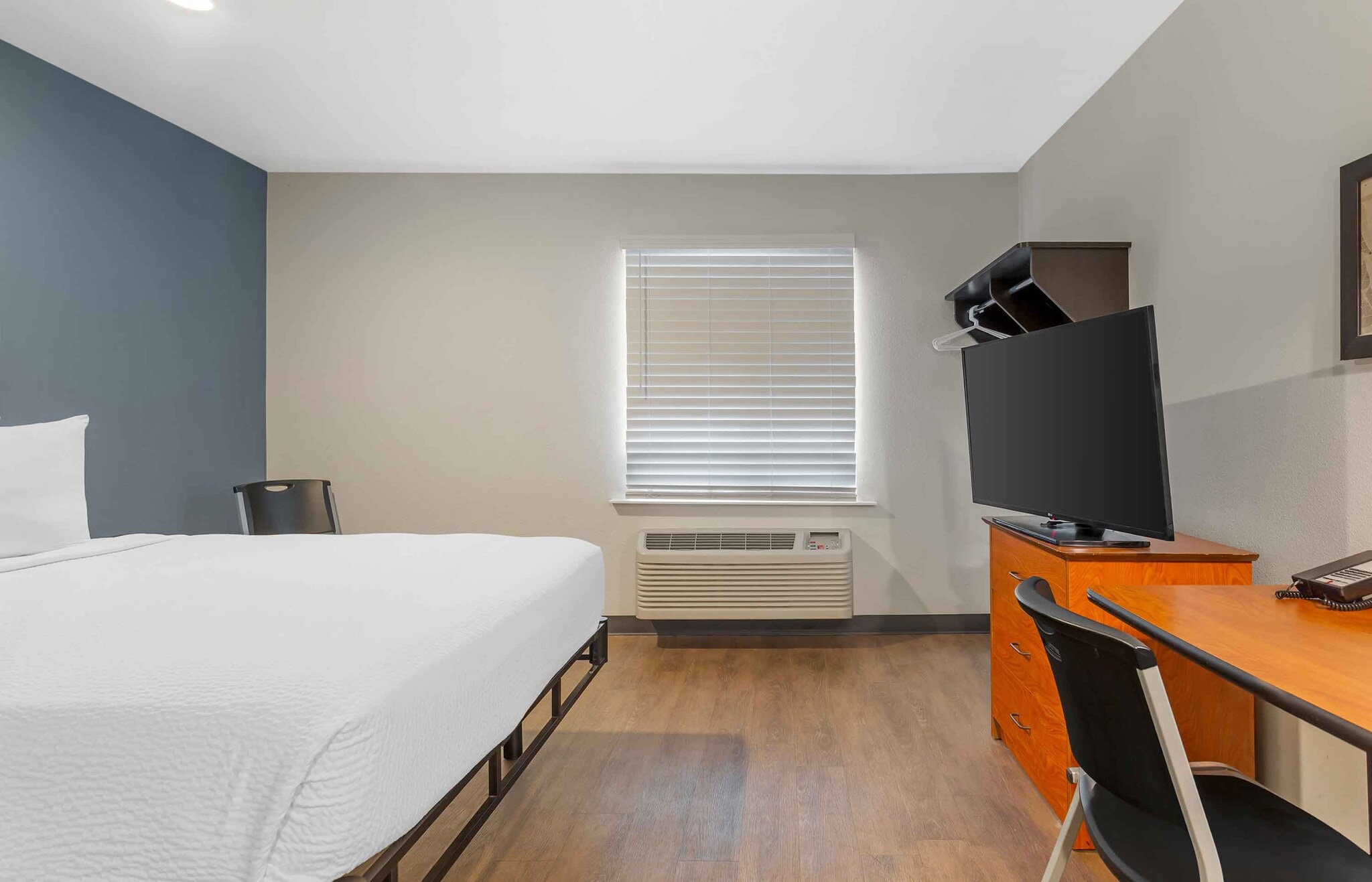 Building Photo - Furnished Studio-Fort Myers