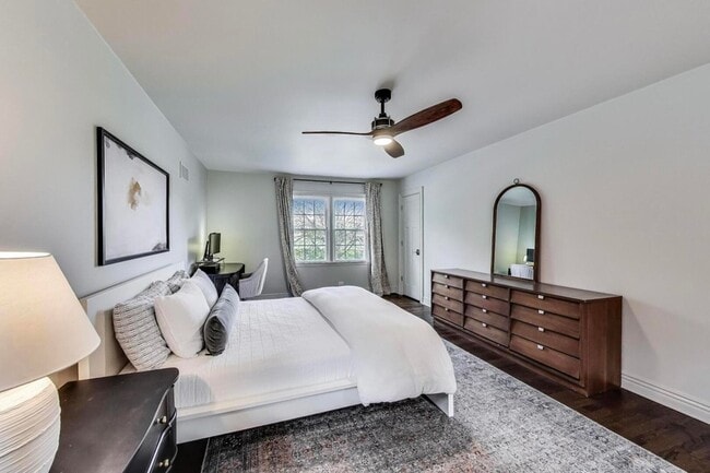 Building Photo - 511 S Dwyer Ave