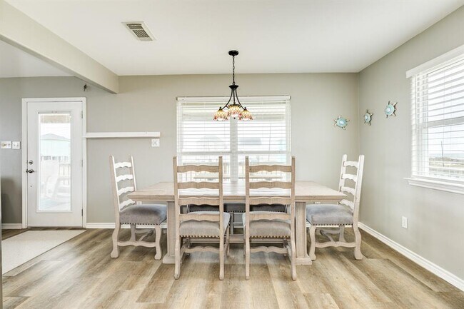 Building Photo - 23012 Verano Dr