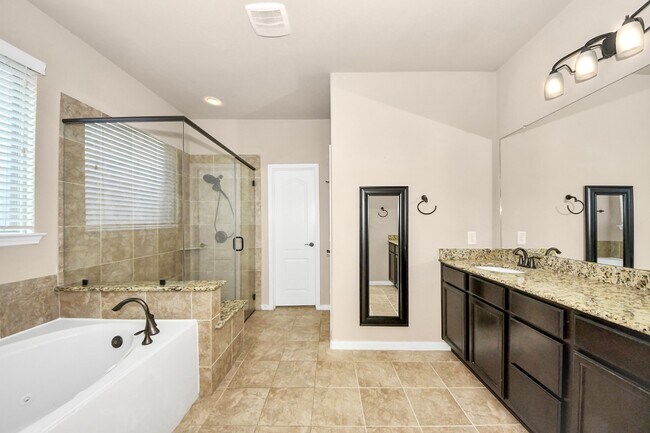 Building Photo - 7610 Willow School Dr