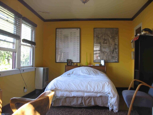 Building Photo - 727 N Occidental Blvd