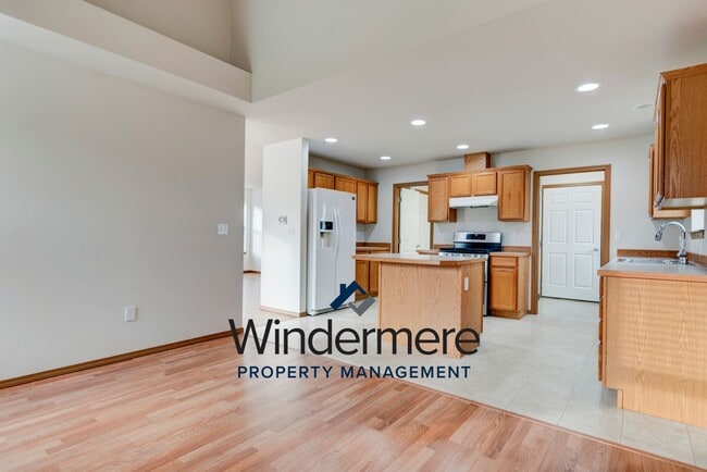 Building Photo - Two story 4 bedroom 2.5 bath Home.