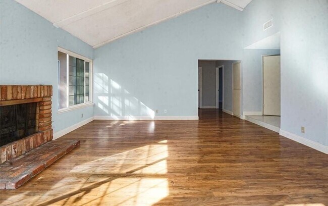 Building Photo - 24121 El Tiradore Cir
