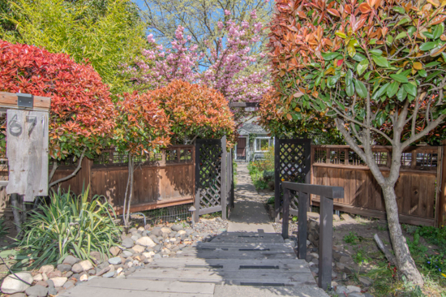 Building Photo - 671 Siskiyou Blvd