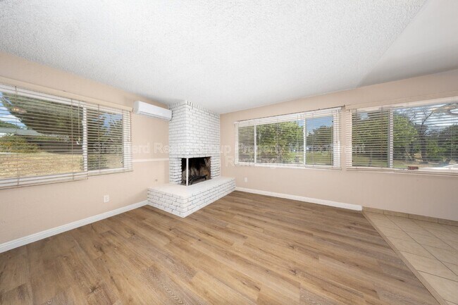 Building Photo - 6574 Valley Dr