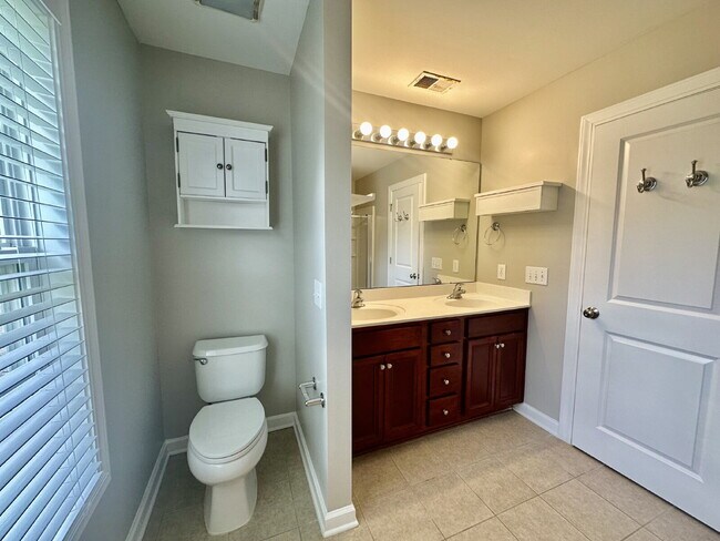 Building Photo - Spacious Four-Bedroom Home with a Bonus Room in Lawton Station!