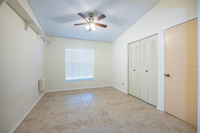 Building Photo - 945 Burlwood St
