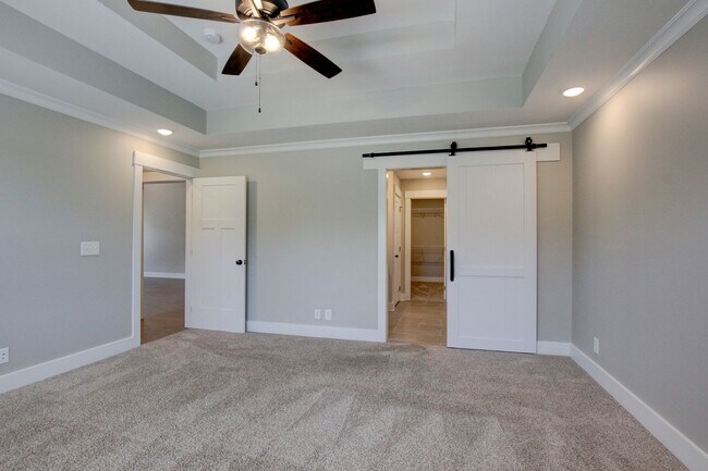 Building Photo - Fresh and Clean 3 bed/2 bath minutes from Exit 8.  Show Stopper!