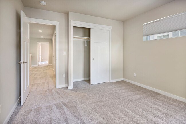 Building Photo - Stunning 3BD/3BATH Home in the Heart of Hi...
