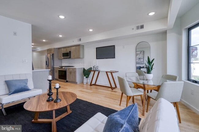 Building Photo - 850 N 19th St