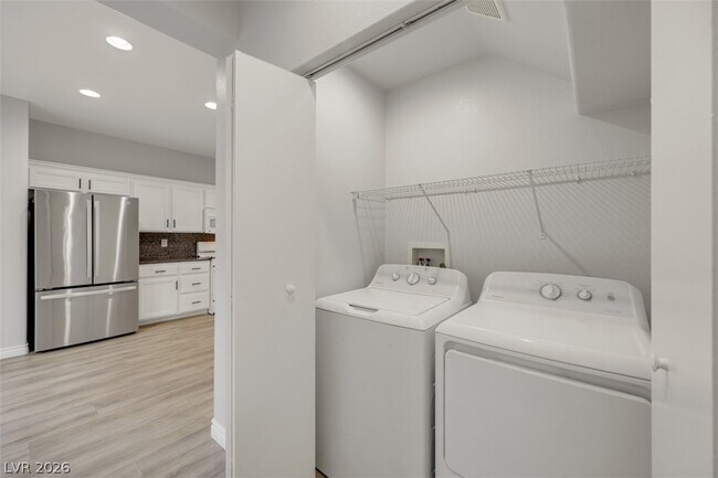 Building Photo - 1829 Tourmaline Blue St