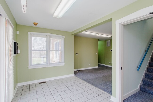 Building Photo - 1305 Oswego Rd