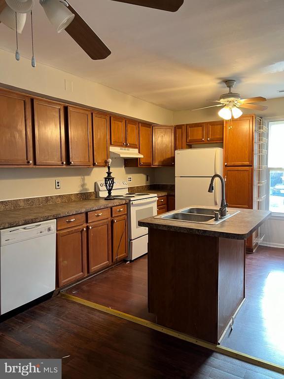 Building Photo - 9580 Canterbury Riding