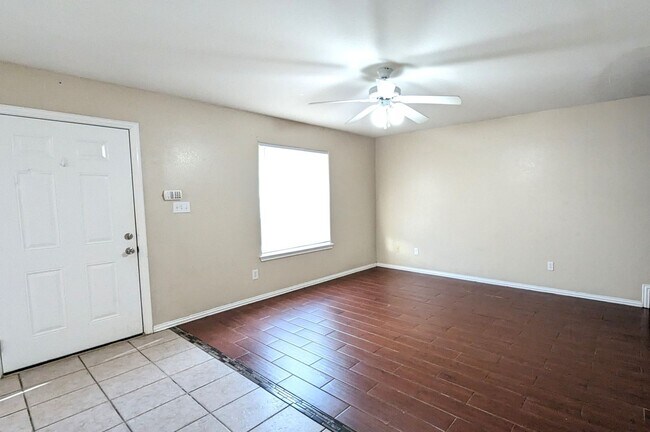 Building Photo - 741 Sonesta Dr
