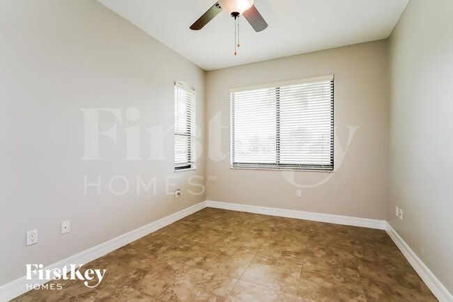 Building Photo - 126 NE 17th Ave