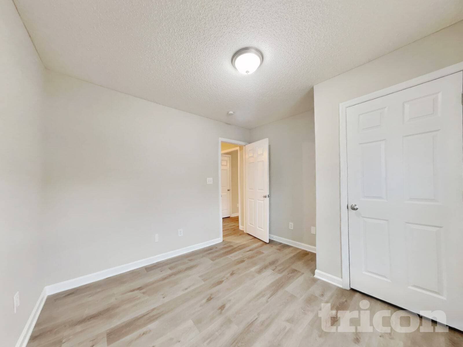 Building Photo - 1037 Cove Cir