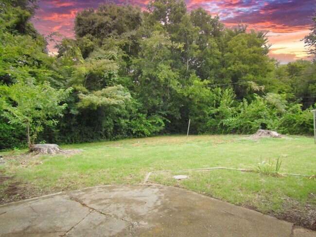 Building Photo - Beautiful Home with Granite and Hardwood!-...