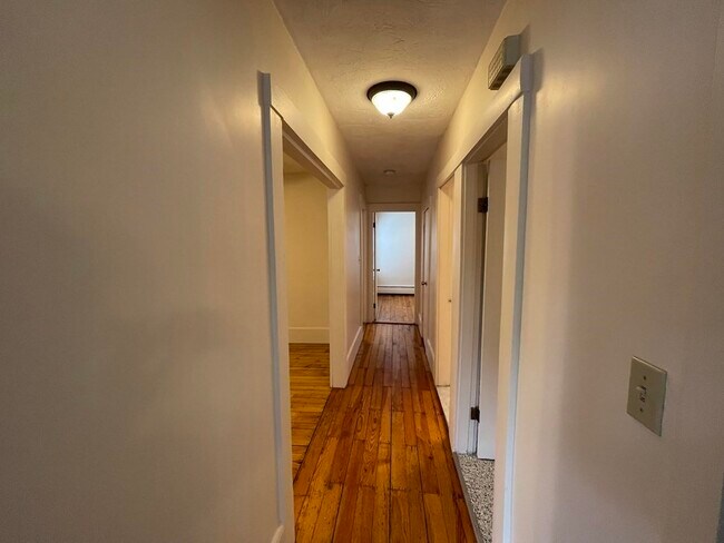 Building Photo - 164 Brown St