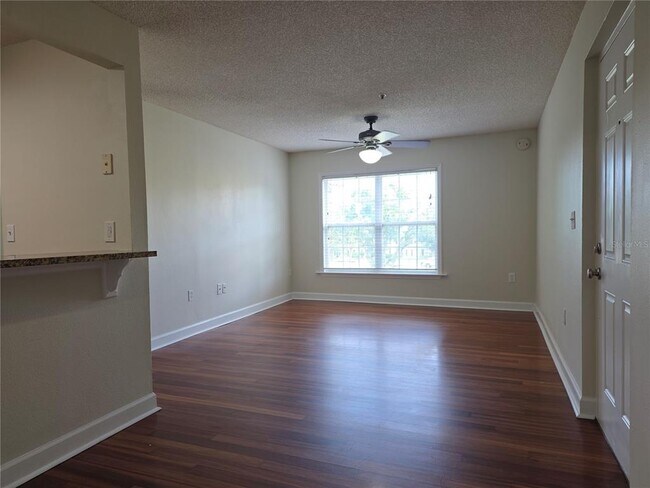 Building Photo - 2031 Dixie Belle Dr