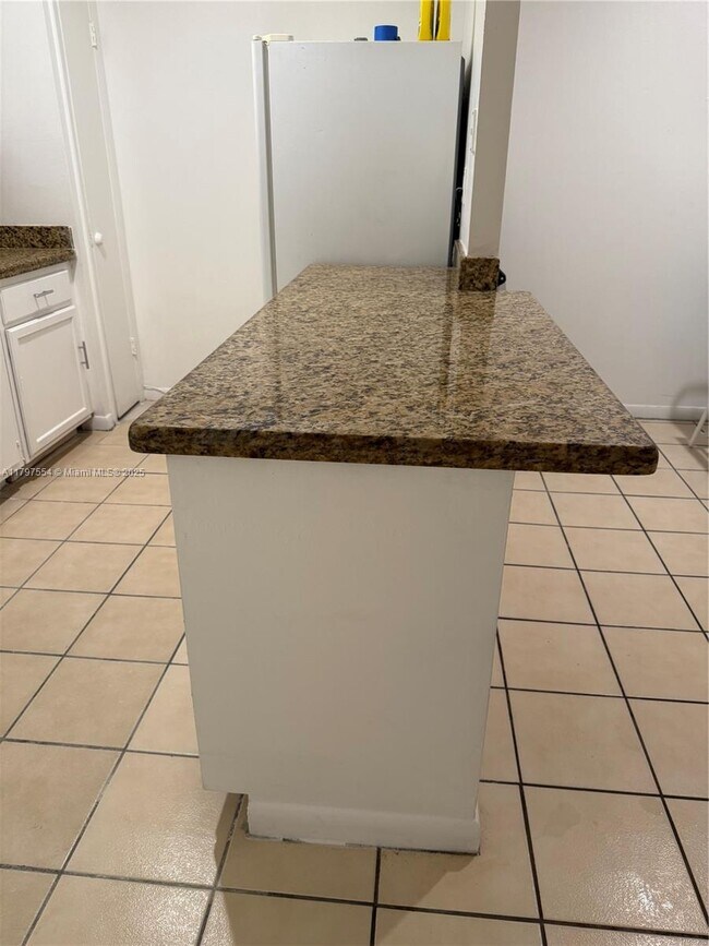 Building Photo - 870 SW 129th Pl