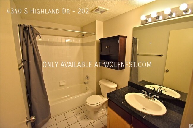 Building Photo - Beautiful 2 Bedroom Holladay Condo!