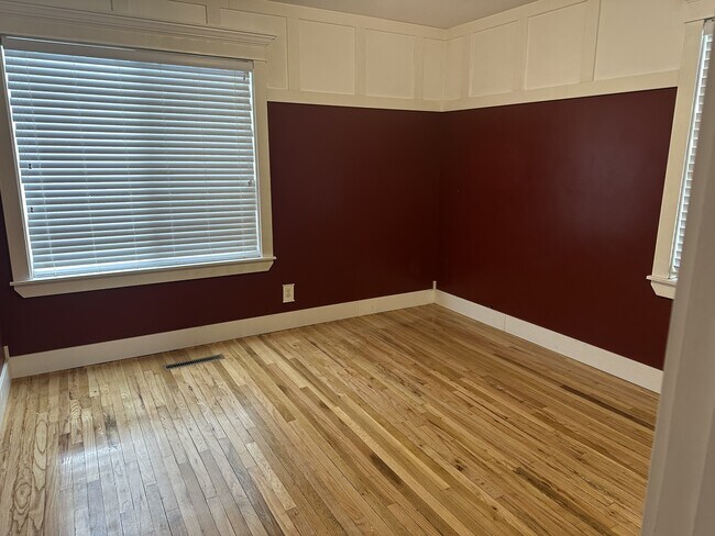 Building Photo - 1000 Canyon Rd