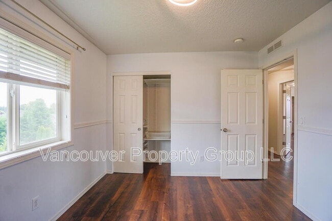 Building Photo - 1211 W F Pl