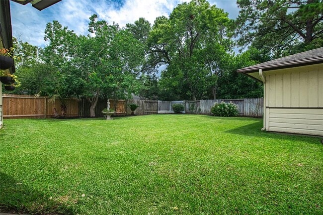 Building Photo - 319 Forest Lake Dr