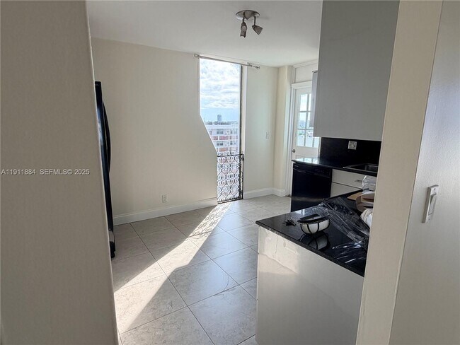 Building Photo - 3703 NE 166th St