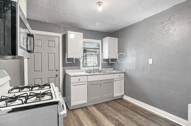 Building Photo - 3127 Southern Ave