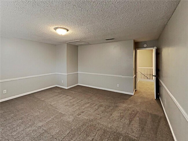 Building Photo - 2000 Foster Trace Ct
