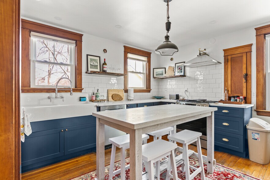 Primary Photo - 123 Beacon St