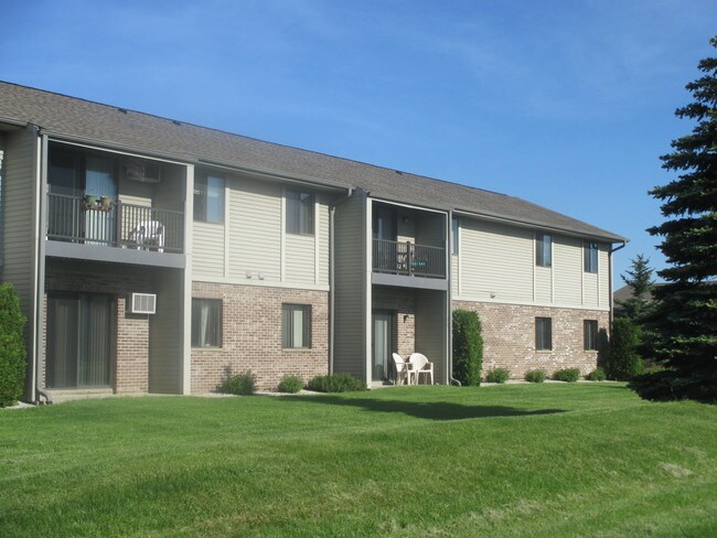 Montgomery Square Apartments - Germantown, WI | Apartment Finder