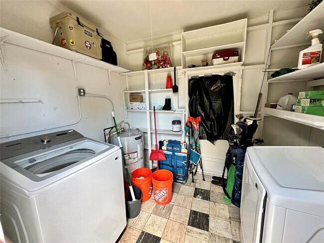 Building Photo - 2648 NE 13th Ave