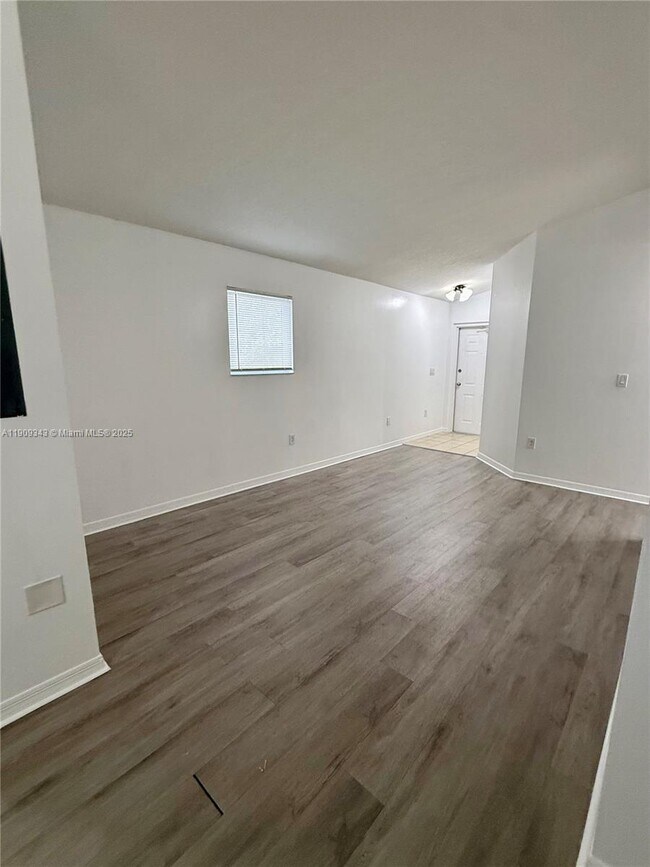 Building Photo - 980 NE 33rd Terrace