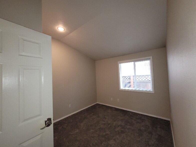 Building Photo - 5617 SW Windflower Dr