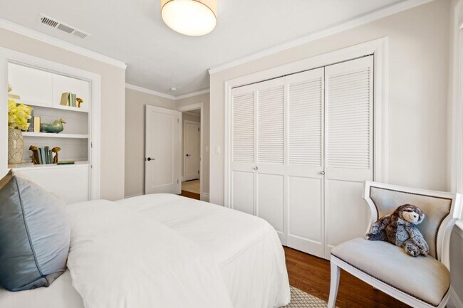 Building Photo - 105 Pepper Ave