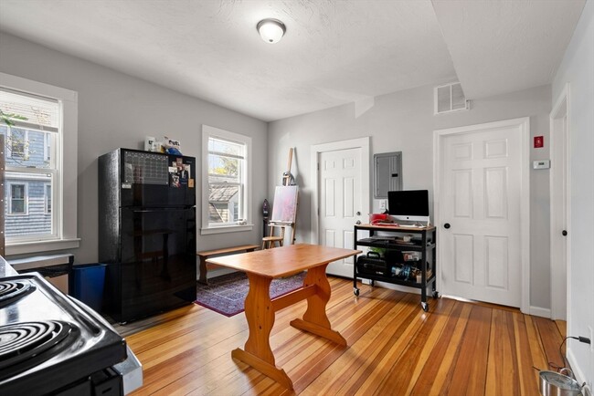 Building Photo - 170 Allston St