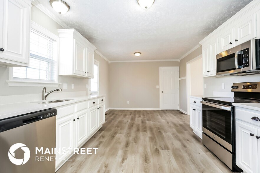 Building Photo - 2901 Ridgewood Dr