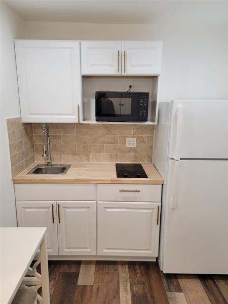 Building Photo - 291 SW 60th Ave