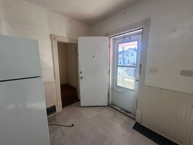 Building Photo - 315 N 2nd Ave