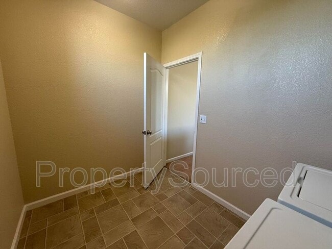 Building Photo - 388 Crescent Moon Dr