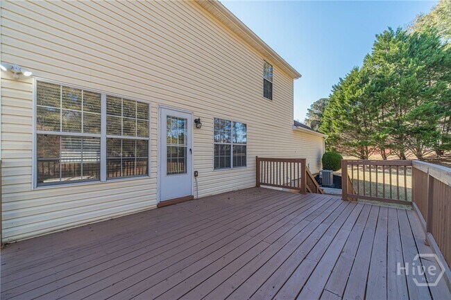 Building Photo - 670 Woodland Ridge Dr