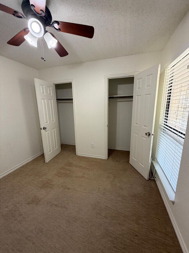 Building Photo - 3006 Post Oak Dr
