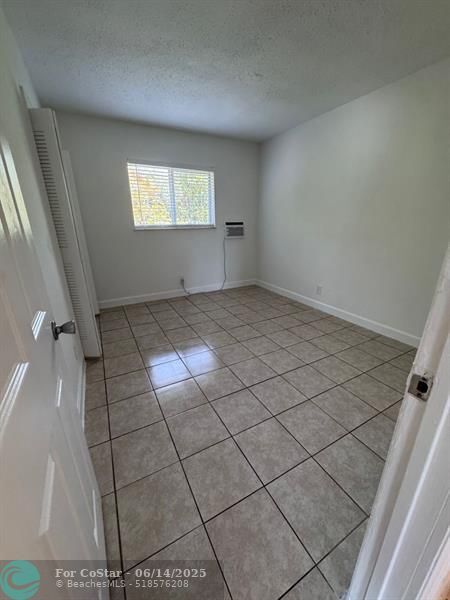 Building Photo - 701 SW 14th Ave