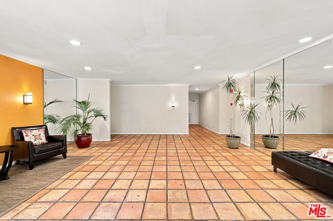 Building Photo - 7270 Hillside Ave
