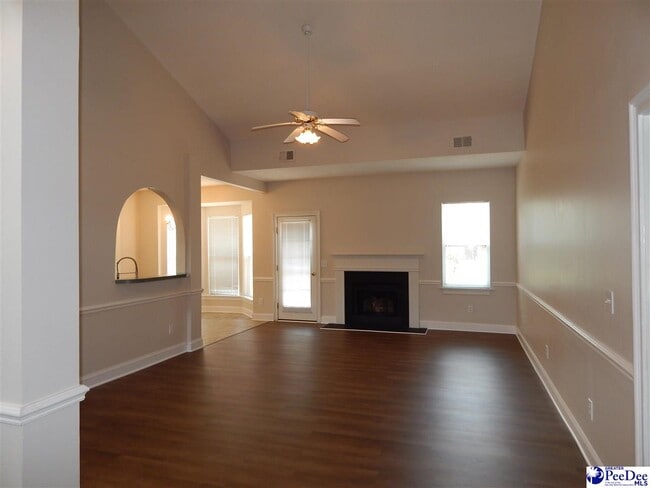 Building Photo - 2109 Elderberry Dr