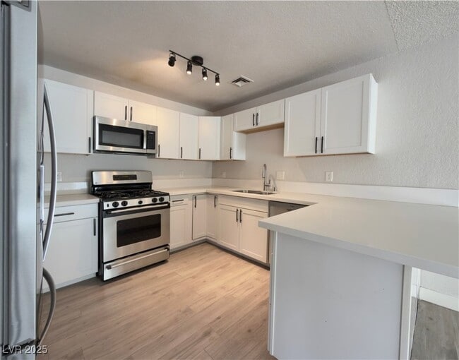 Building Photo - 6779 Pine Valley Dr