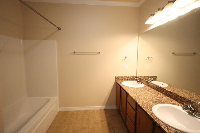 Building Photo - 1490 Bentley Cir