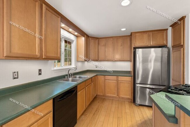 Building Photo - Beautiful 3-Bedroom, 2-Bath Home in Multno...